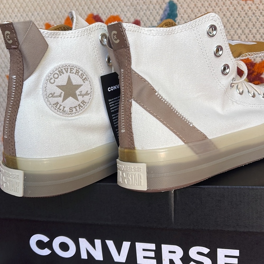 Converse A03294C
CTAS CX HI
EGRET/NOMAD KHAKI/WHEAT WMNS sneakers - Picture 15 of 16
